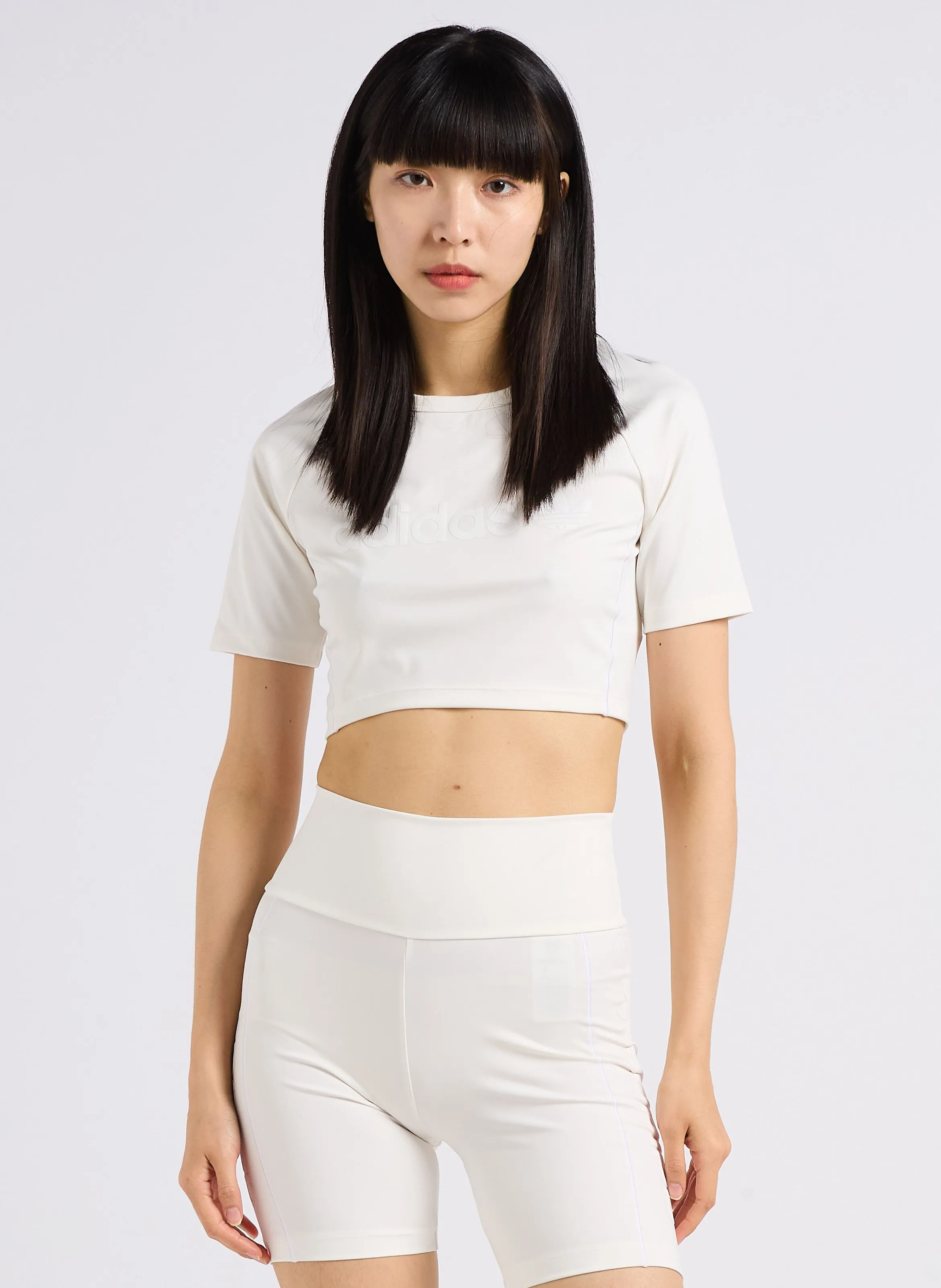 ADIDAS Crop top de manga corta serigrafiado en blanco