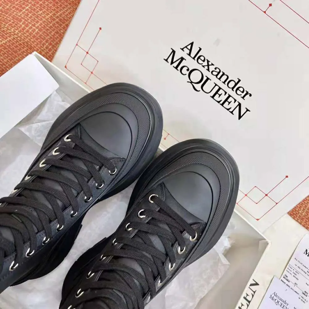 Alexander Mcqueen Bota Tread Slick para mujer Bota con cordones de polifaille negra