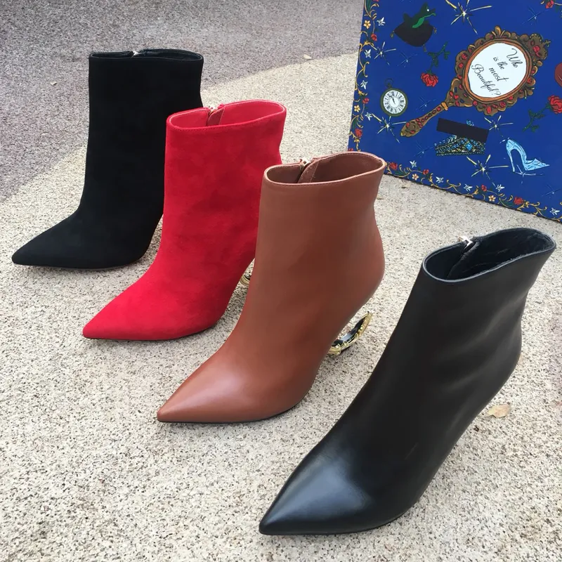 Botas de cuero de calidad Diseñador de lujo para mujer Zapatos de punta cerrada con punta Sólido Tobillo Cremallera Botines Moda