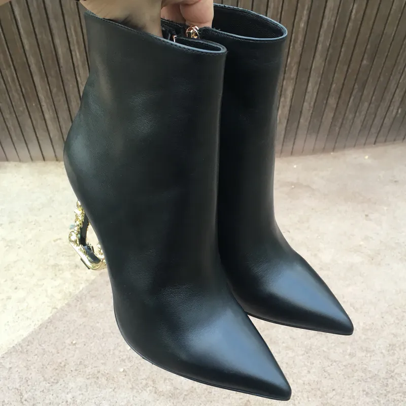 Botas de cuero de calidad Diseñador de lujo para mujer Zapatos de punta cerrada con punta Sólido Tobillo Cremallera Botines Moda