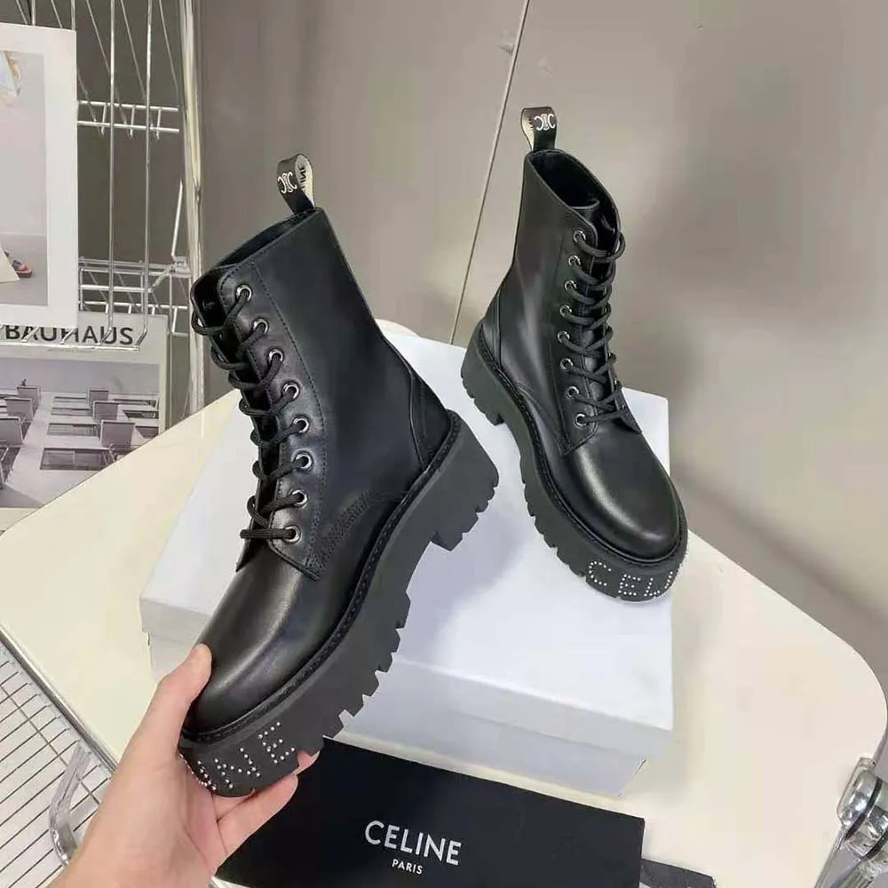 Celine Mujer Bota con cordones y suela con tachuelas Celine Bulky en Shiny Bull-Black