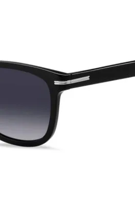 Gafas de sol de acetato negro con bisagras en tono plateado