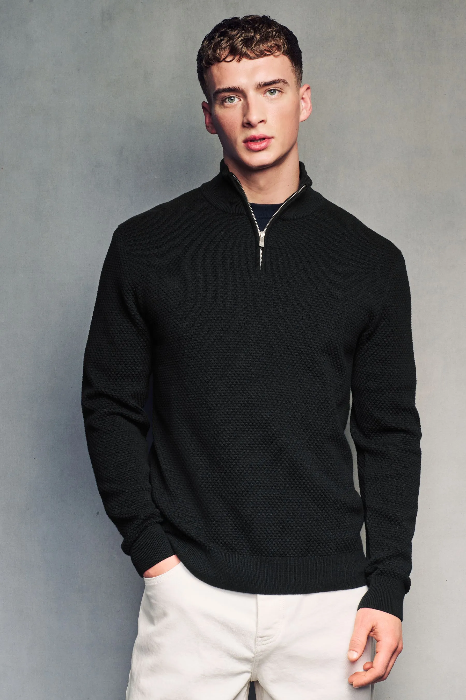 Negro - Textura - Regular Fit 100% Cotton Premium Zip Neck Jumper