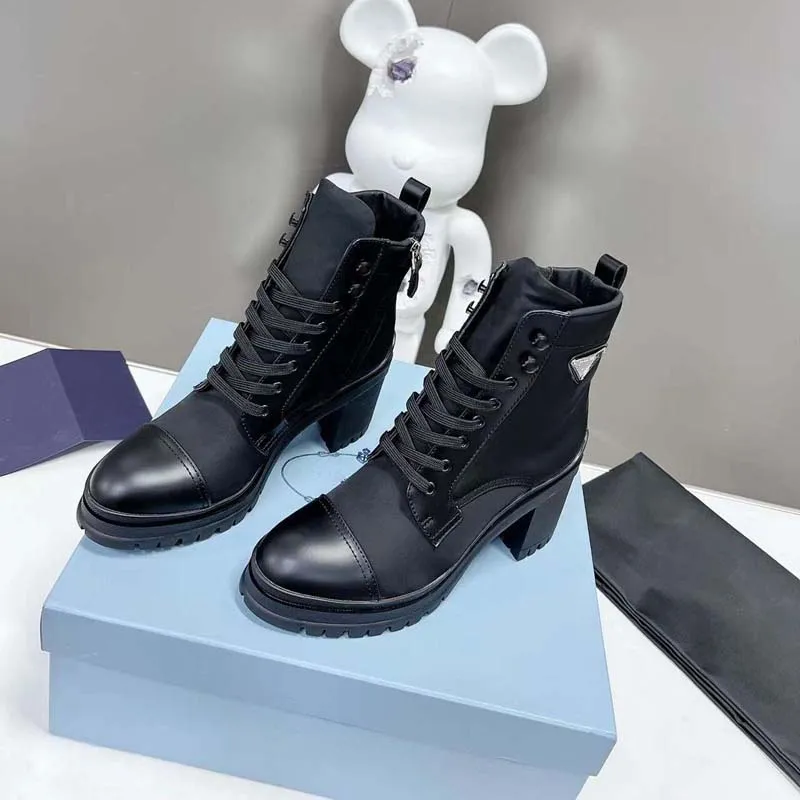 Nuevas marcas de otoño e invierno Diseñador de mujer Cuero brillante y nailon con cordones Botas de tacón alto Botines Botines B