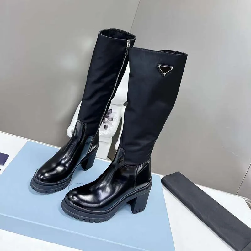 Nuevas marcas de otoño e invierno Diseñador de mujer Cuero brillante y nailon con cordones Botas de tacón alto Botines Botines B