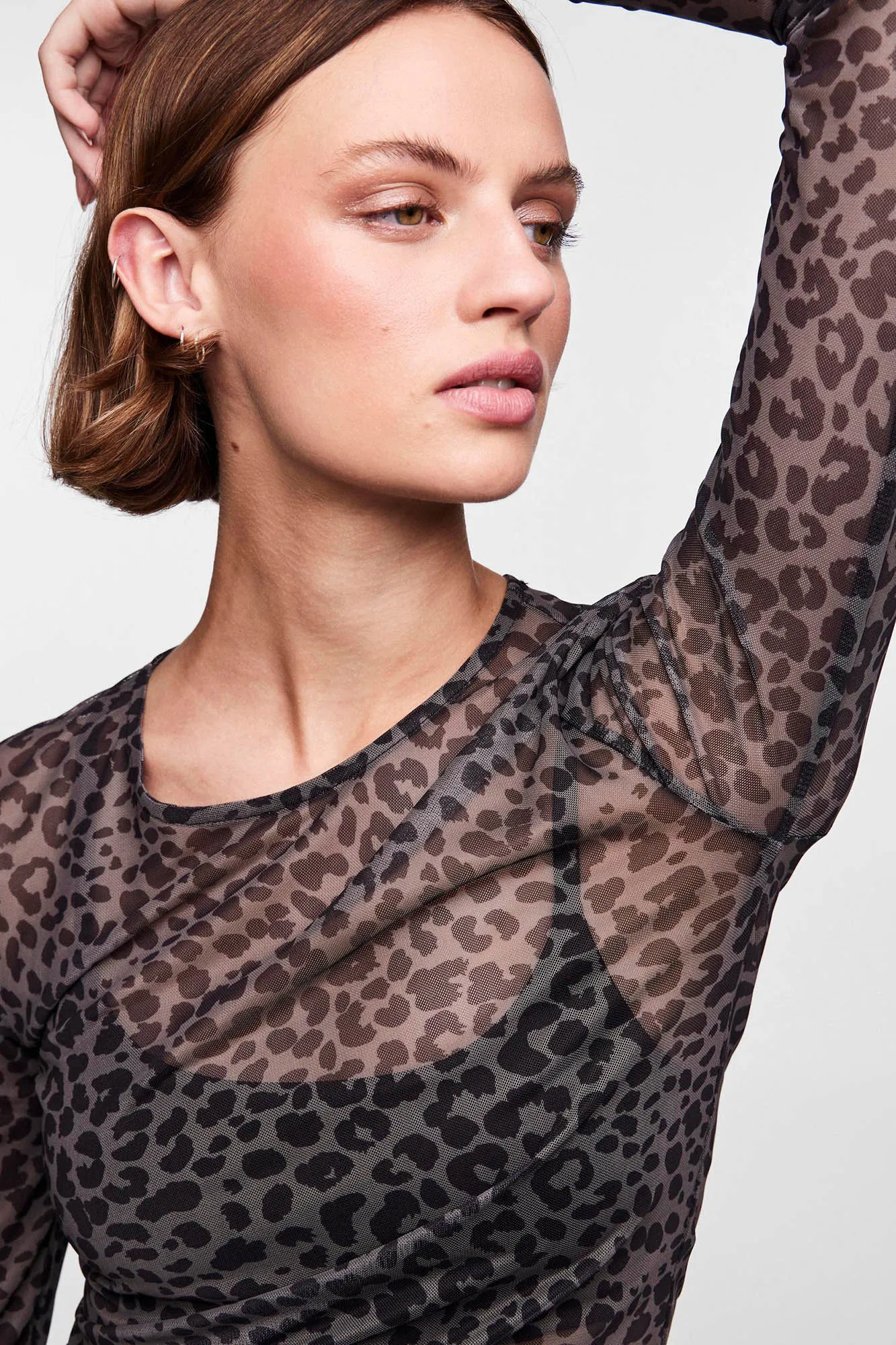 Pieces Top tul de manga larga y print en leopardo